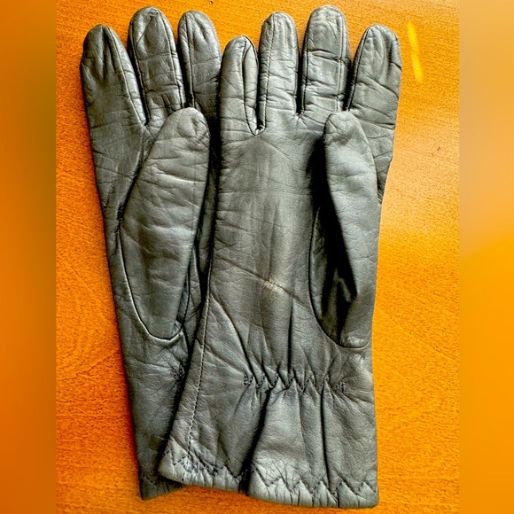 Women’s Gray Leather “Thinsulate” Gloves- Size Small - Picture 3 of 5